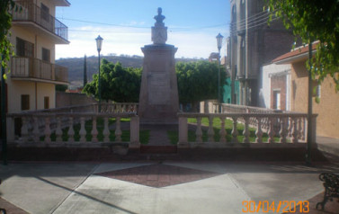 Monumento a los mártires y personajes ilustres